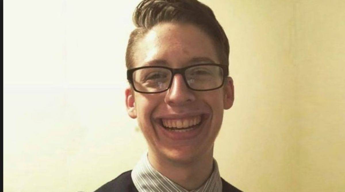 ragazzo si vaccina a 18 anni