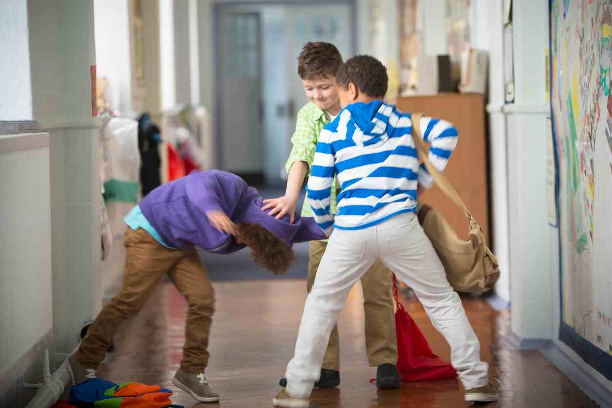 bullismo bambino deve lasciare scuola