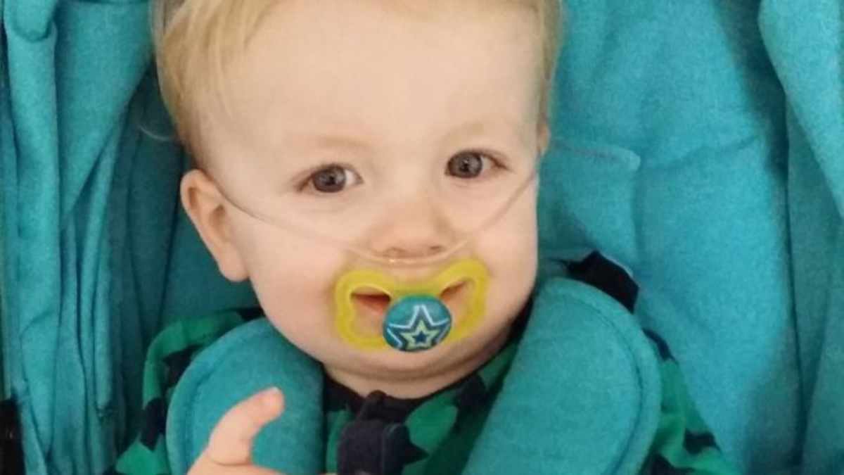 bambino con malattia sconosciuta