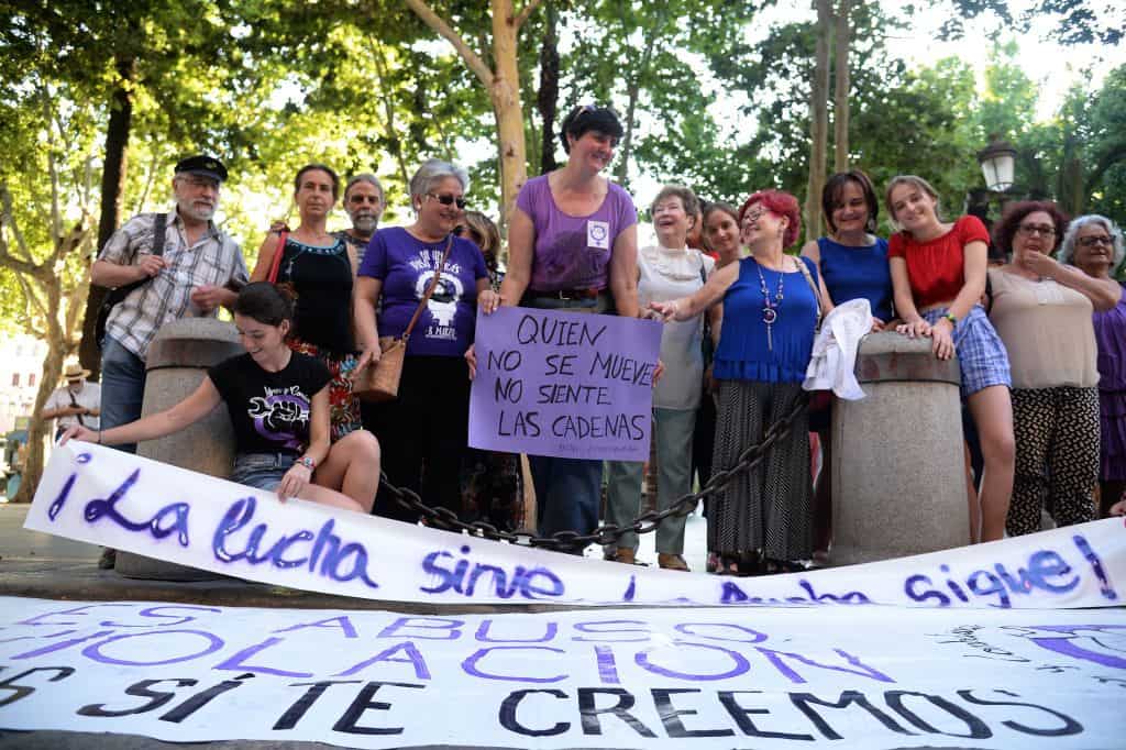 violentata dal branco spagna