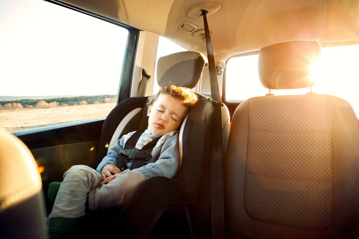 bambino lasciato in auto a Ostia