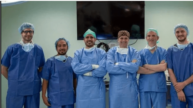 bambina operata ologramma