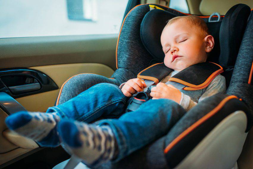 bambino lasciato in auto a Catania