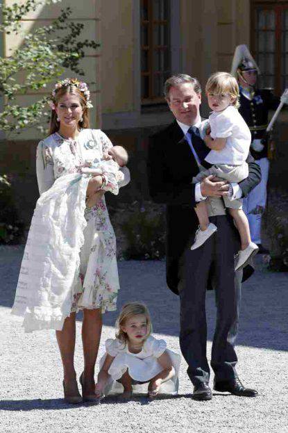 Principessa Maddalena con figli e marito.