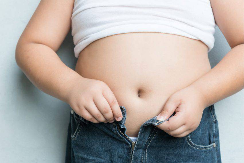 bambino italiano obeso sovrappeso