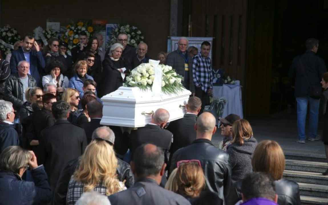 bambino caduto dalle scale funerale