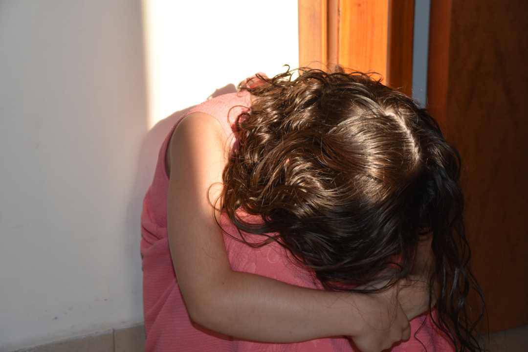 mamma aiuta un pedofilo