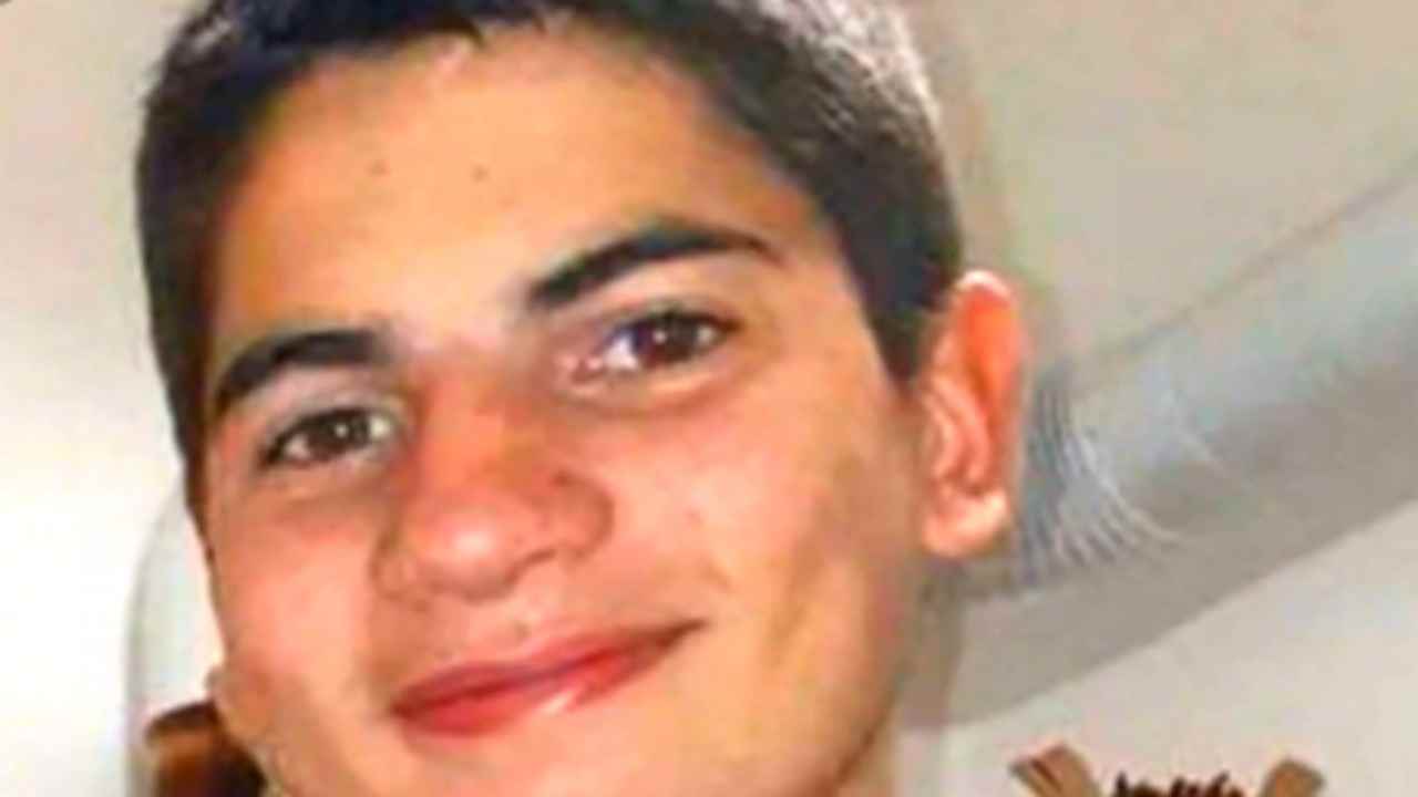 adolescente guida senza patente 6