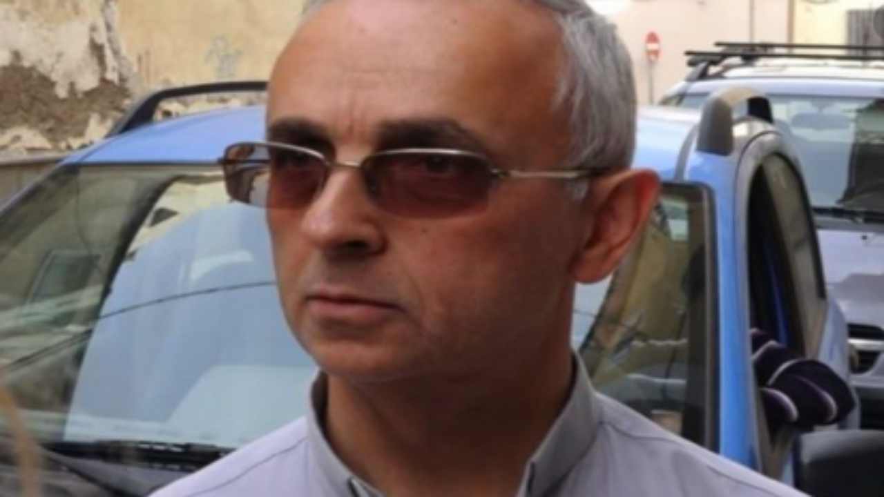 bambina incastra prete pedofilo