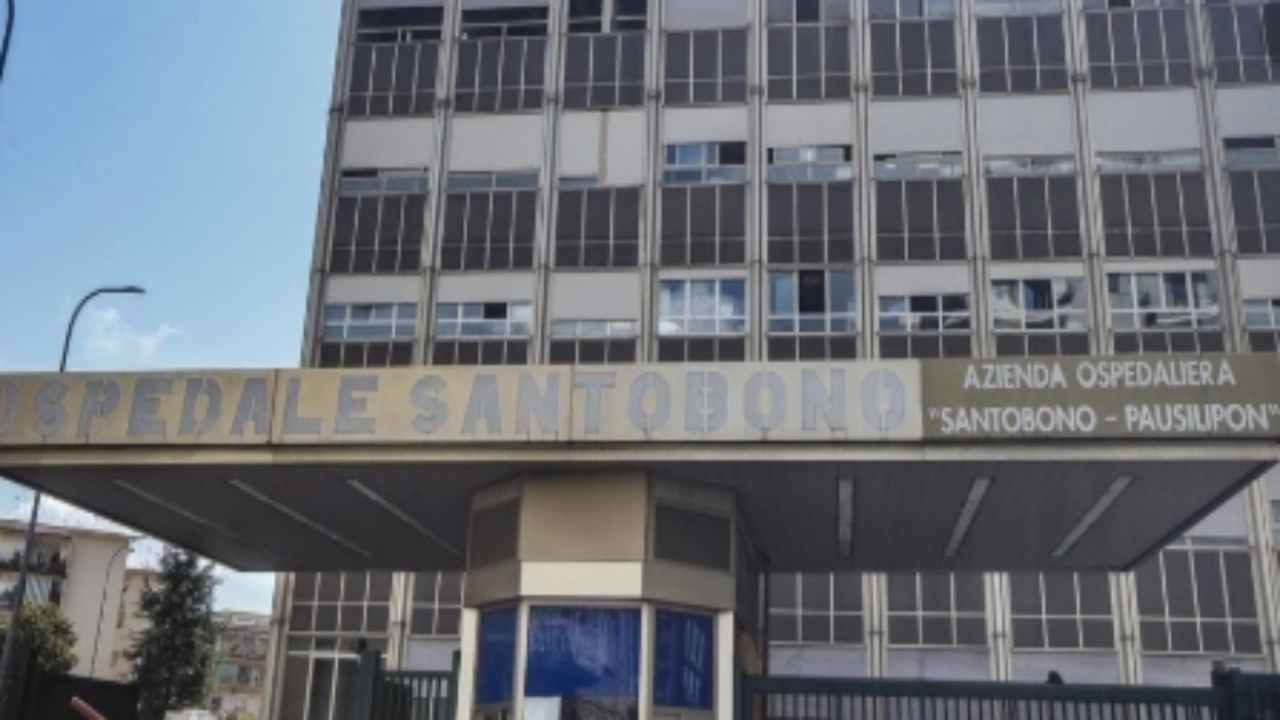 sfonda la porta del pronto soccorso