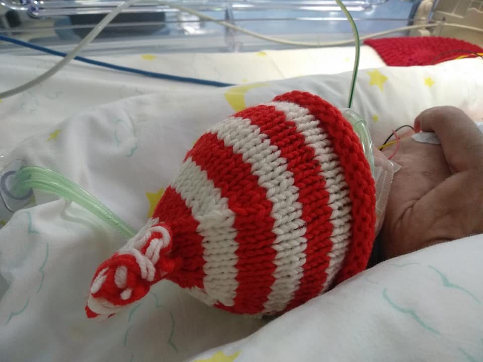 neonati prematuri abiti mani di mamma