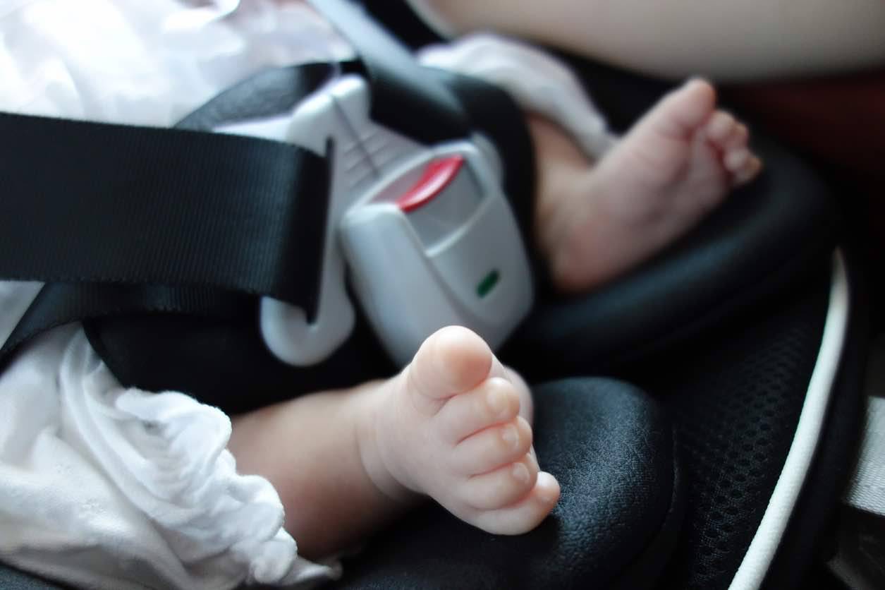 neonato morto airbag