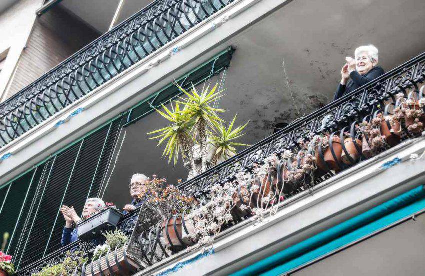 applausi Italia coronavirus flashmob