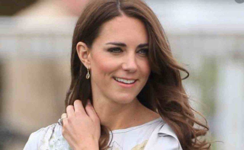 Kate Middleton aiuta i genitori