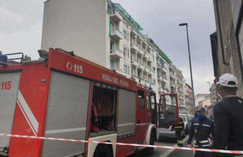 mamma e figlia cadono dal terzo piano