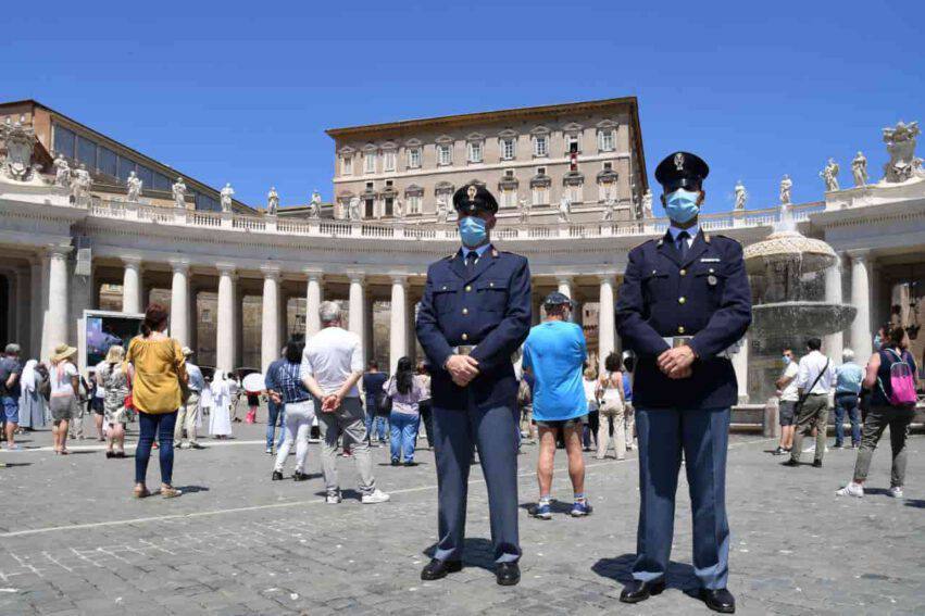 coronavirus italia decessi minimo