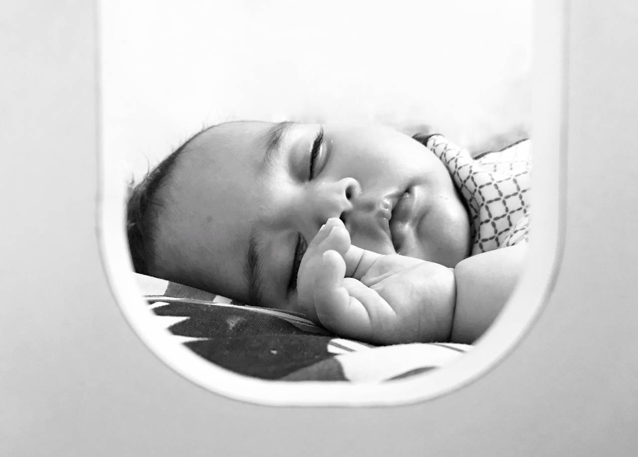 Bambino che dorme (fonte unsplash)