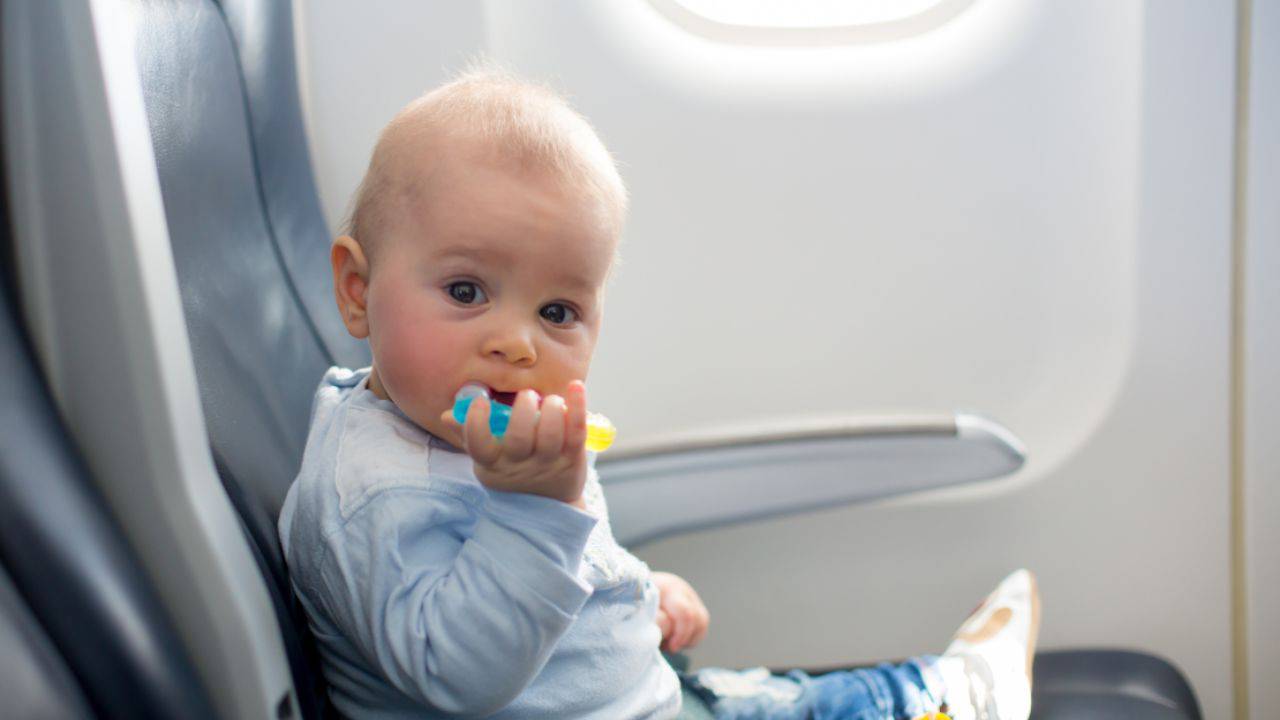 viaggiare in aereo bambini precauzioni