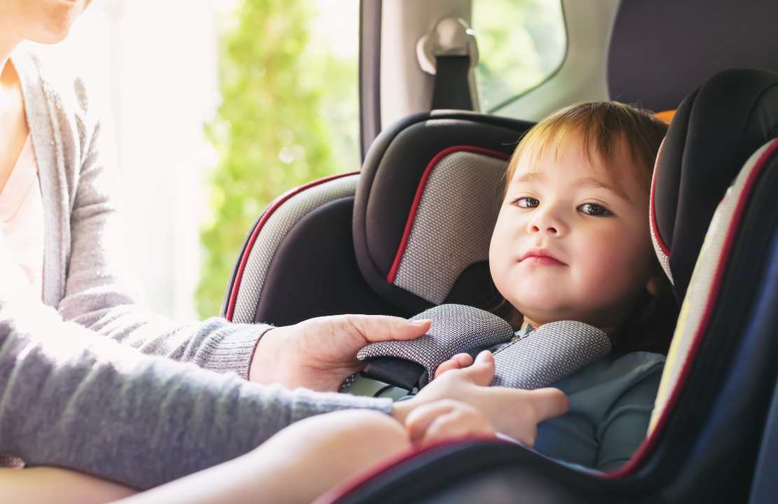 poche regole viaggiare in auto coi bambini 