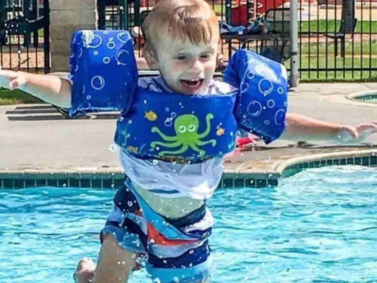 Bambino annegato per giubbino galleggiante