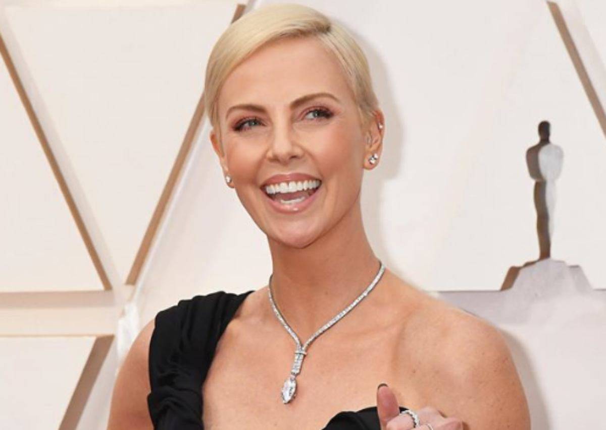 Charlize Theron educa le figlie