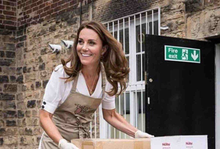 Kate Middleton aiuta i bambini