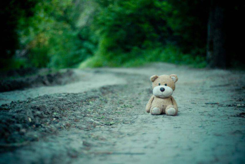 bambini subiscono violenze sessuali mamma complice