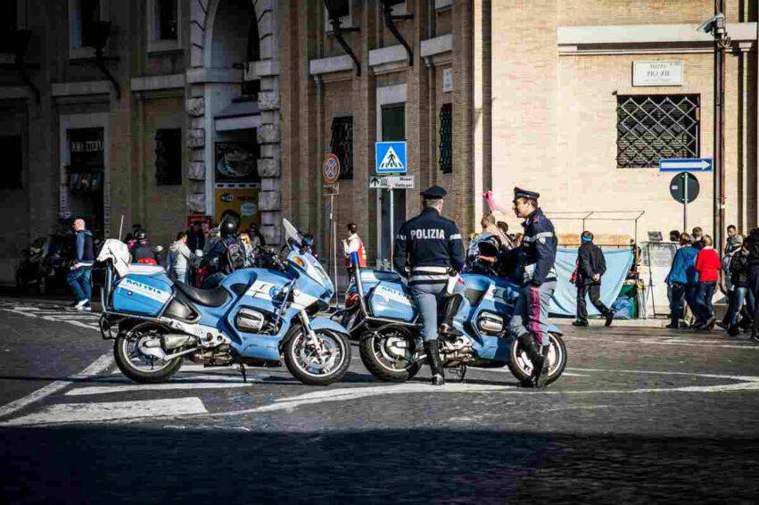 arrestato per materiale pornografico