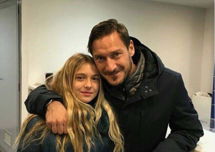 Francesco Totti e Chanel mare