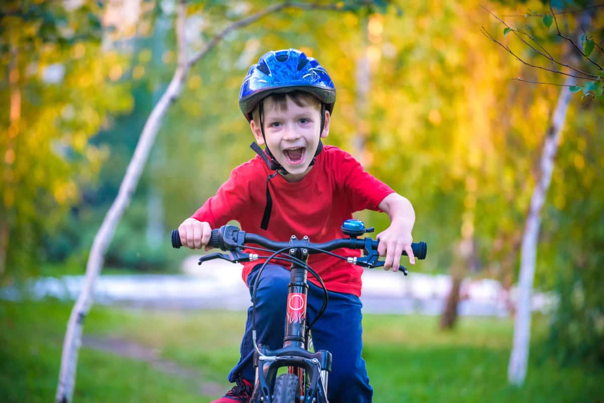 bambini bicicletta casco