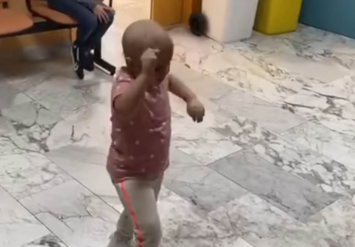 Video Bambina che balla