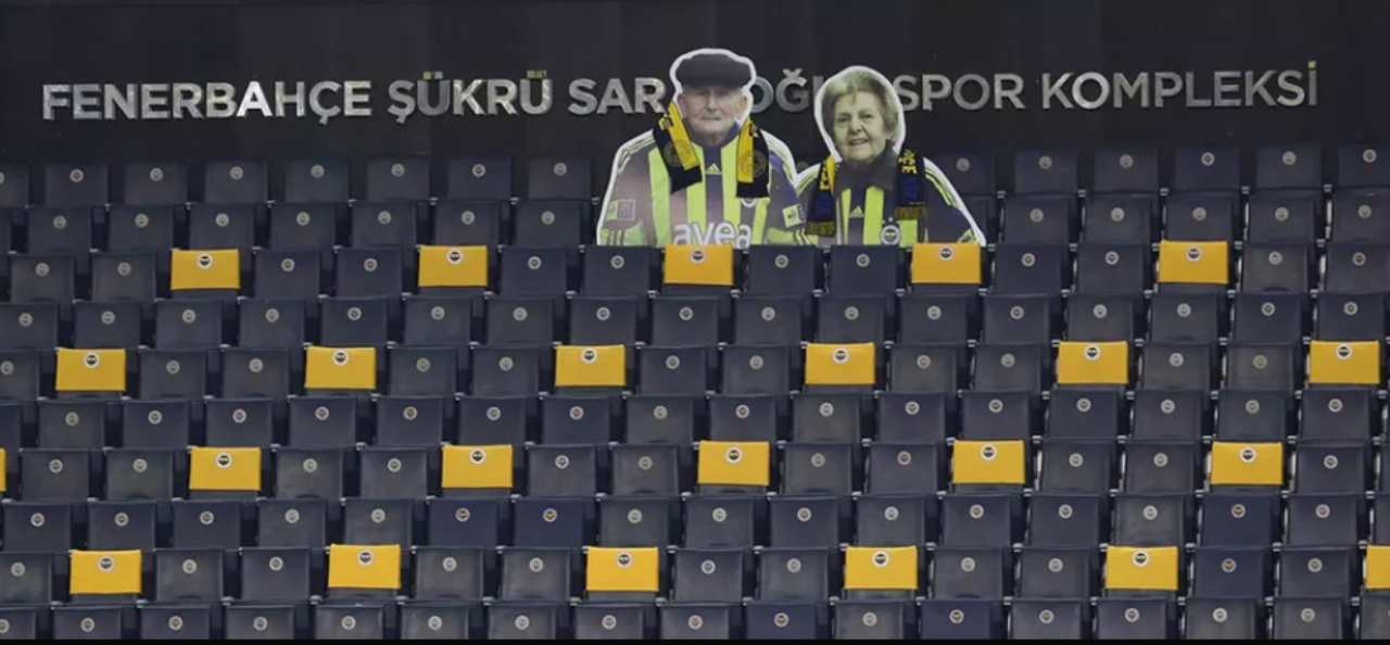 coppia tifosi omaggio stadio