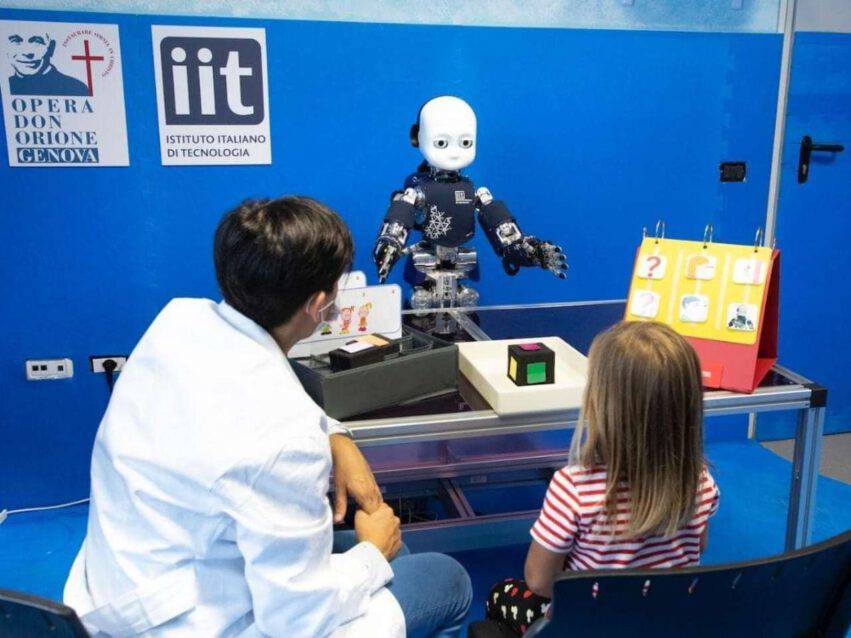 robot umanoide Icub a genova