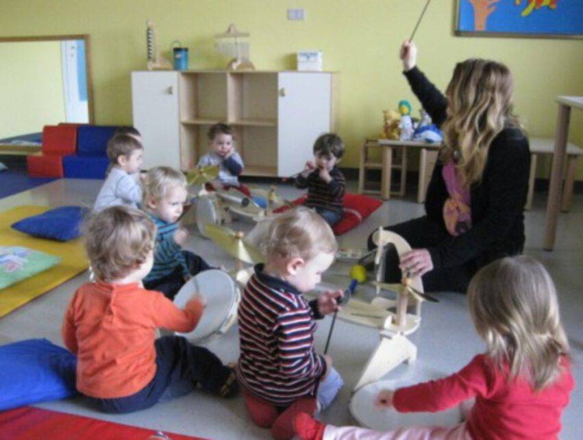 Maestra d'asilo costretta a licenziarti dopo la circolazione di foto hard 