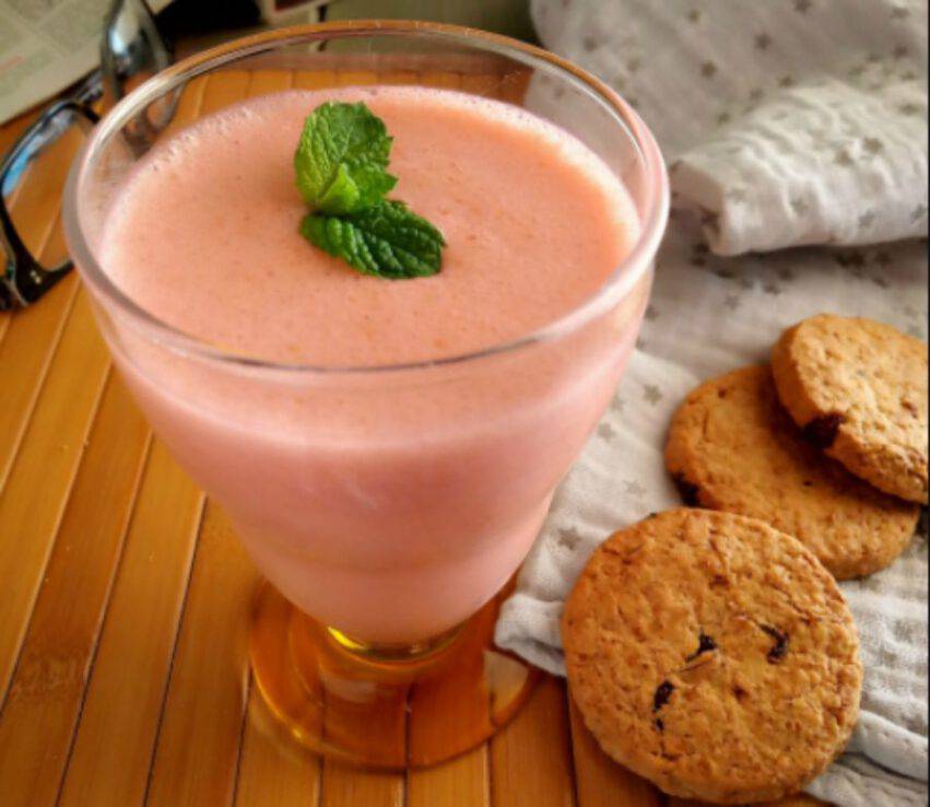 Smoothie di frutta e biscotti