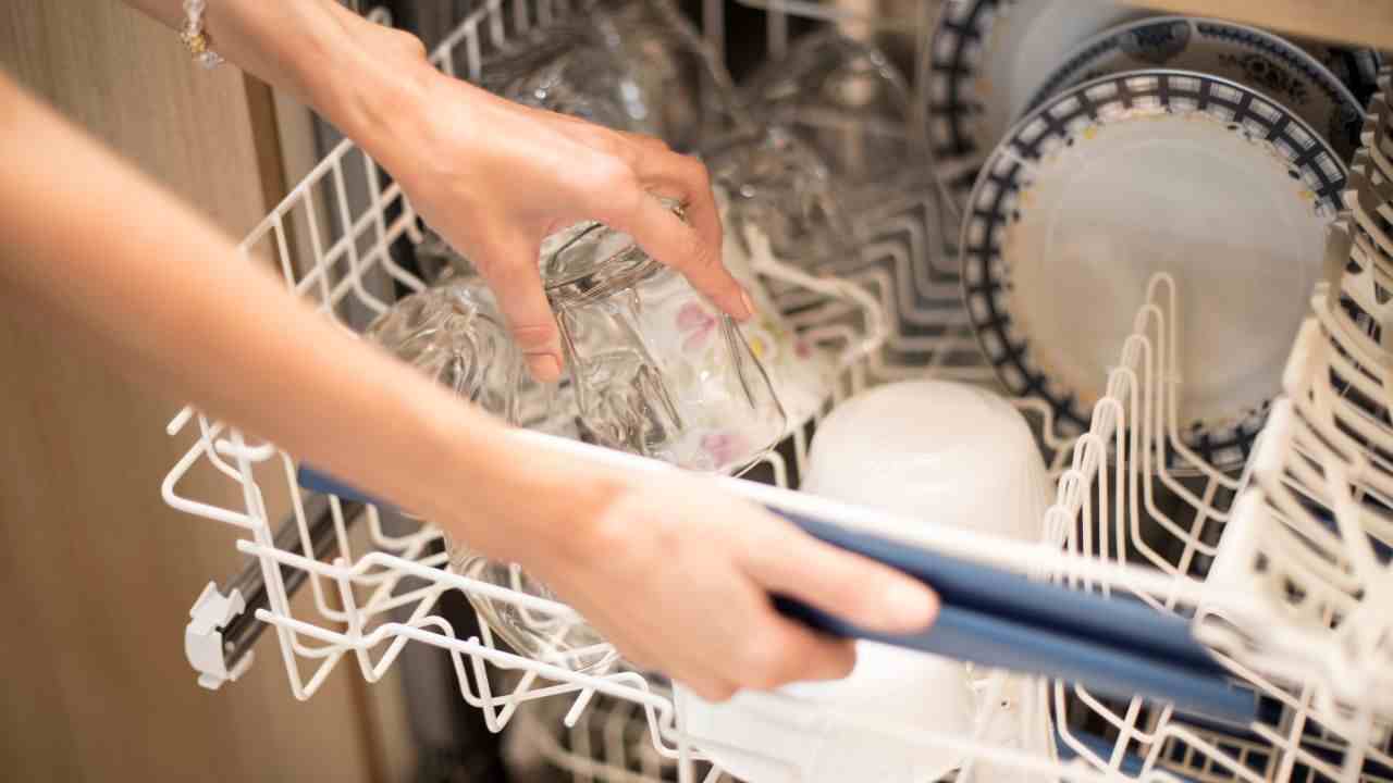 cattivi odori lavastoviglie