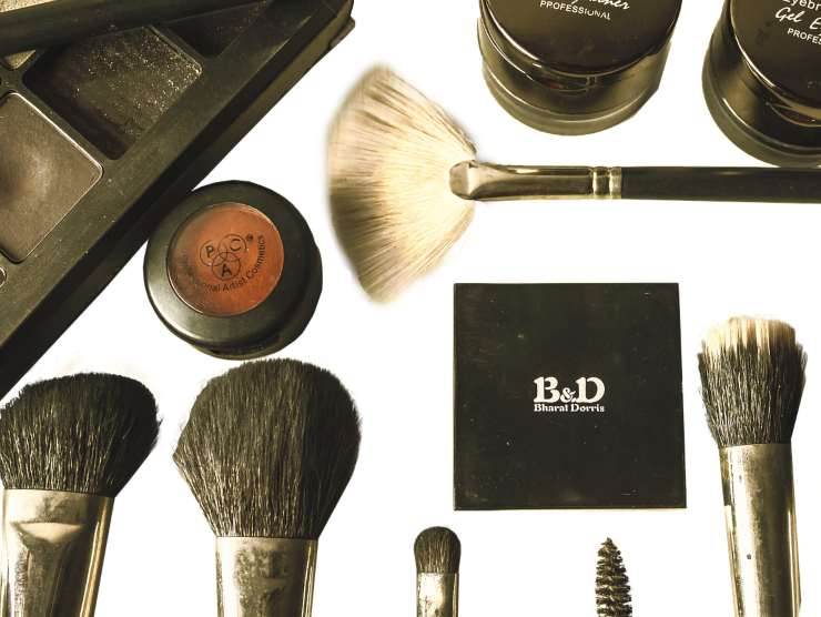 pennelli trucco sporchi