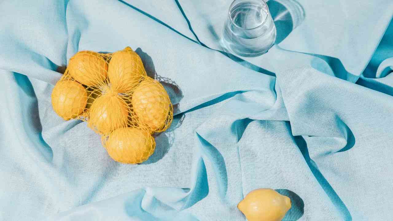 Bollire acqua e limone