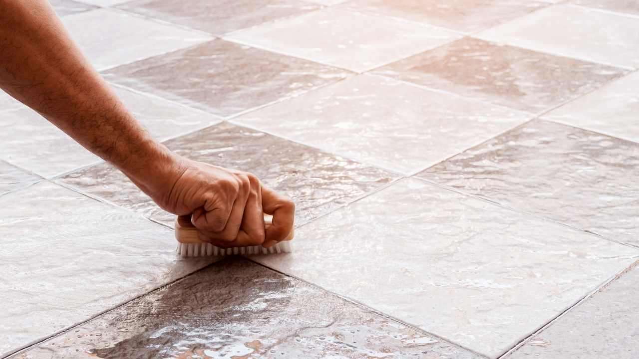 pulizia fughe piastrelle