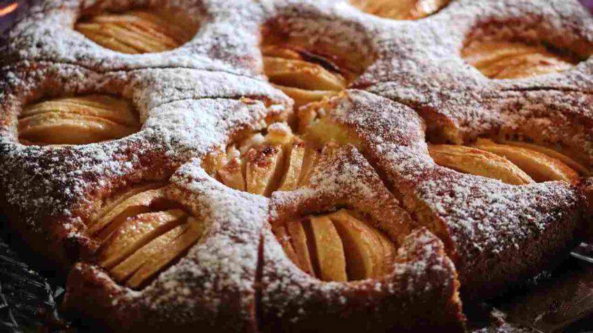 Alta e soffice fuori e tenera e umida dentro: è questa la torta di mele ...