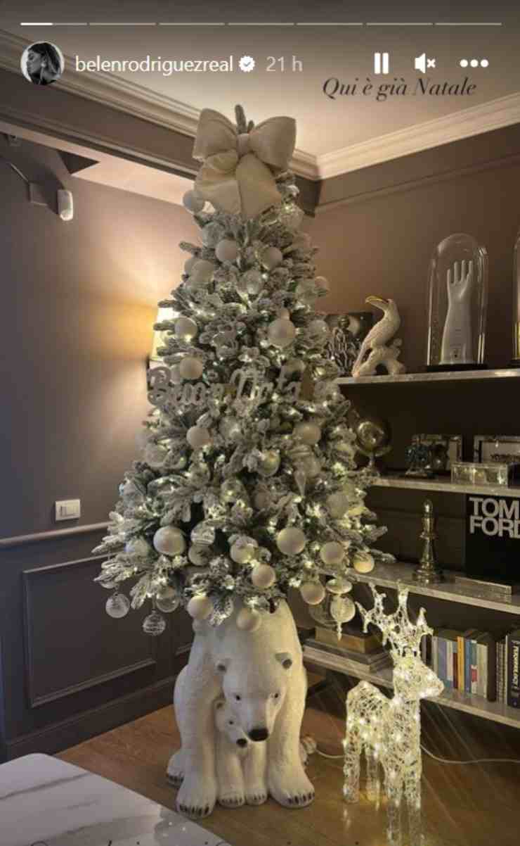Belen Rodriguez albero di Natale