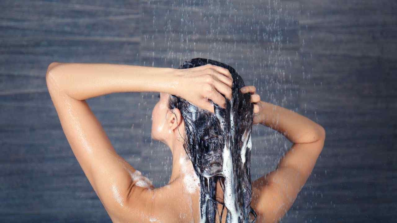 quante volte lavare i capelli