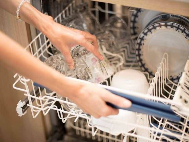 eliminare calcare lavastoviglie