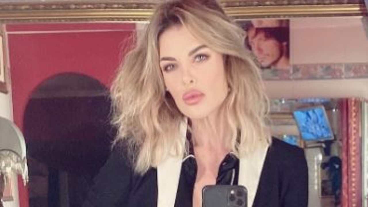 Alba Parietti cambio look