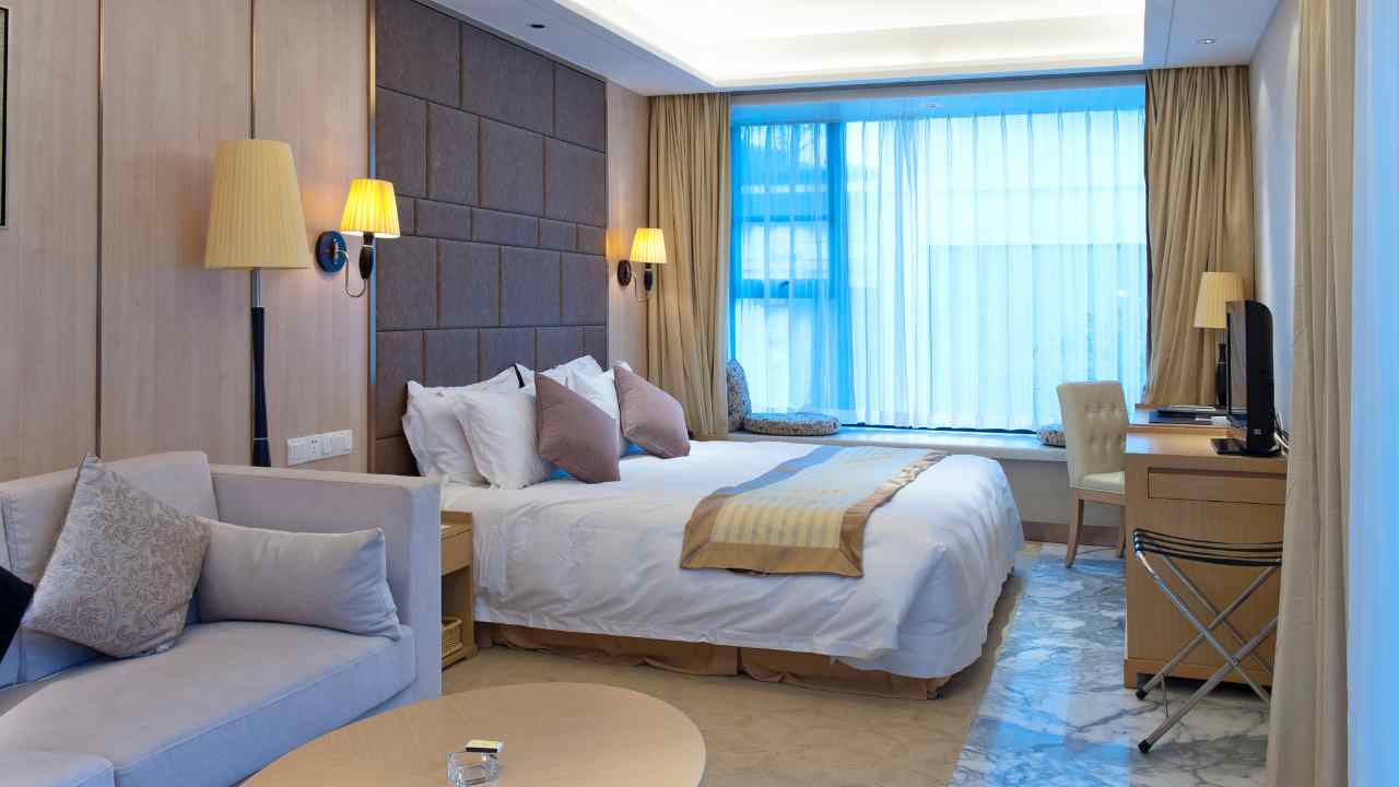 fare attenzione stanza hotel