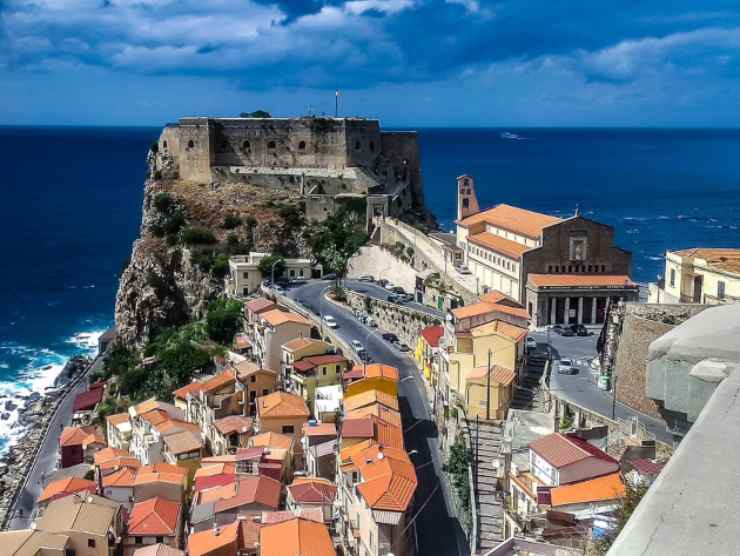 Donna manager lascia Milano