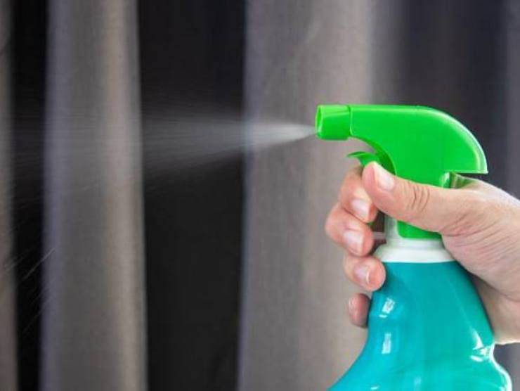 eliminare macchie deodorante