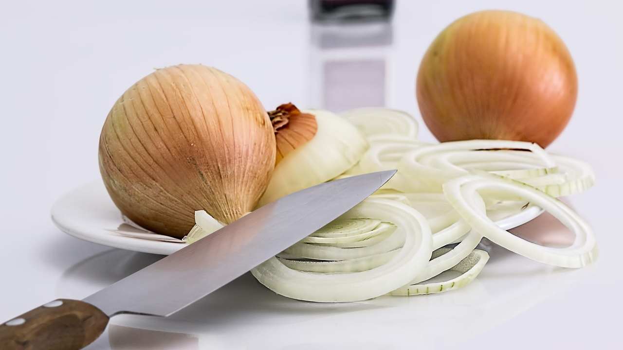 Tagliare la cipolla