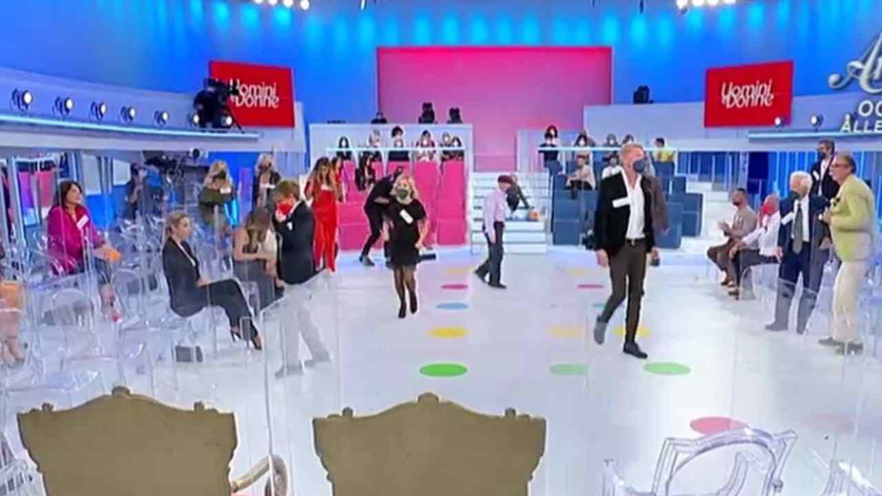 smascherati uomini e donne