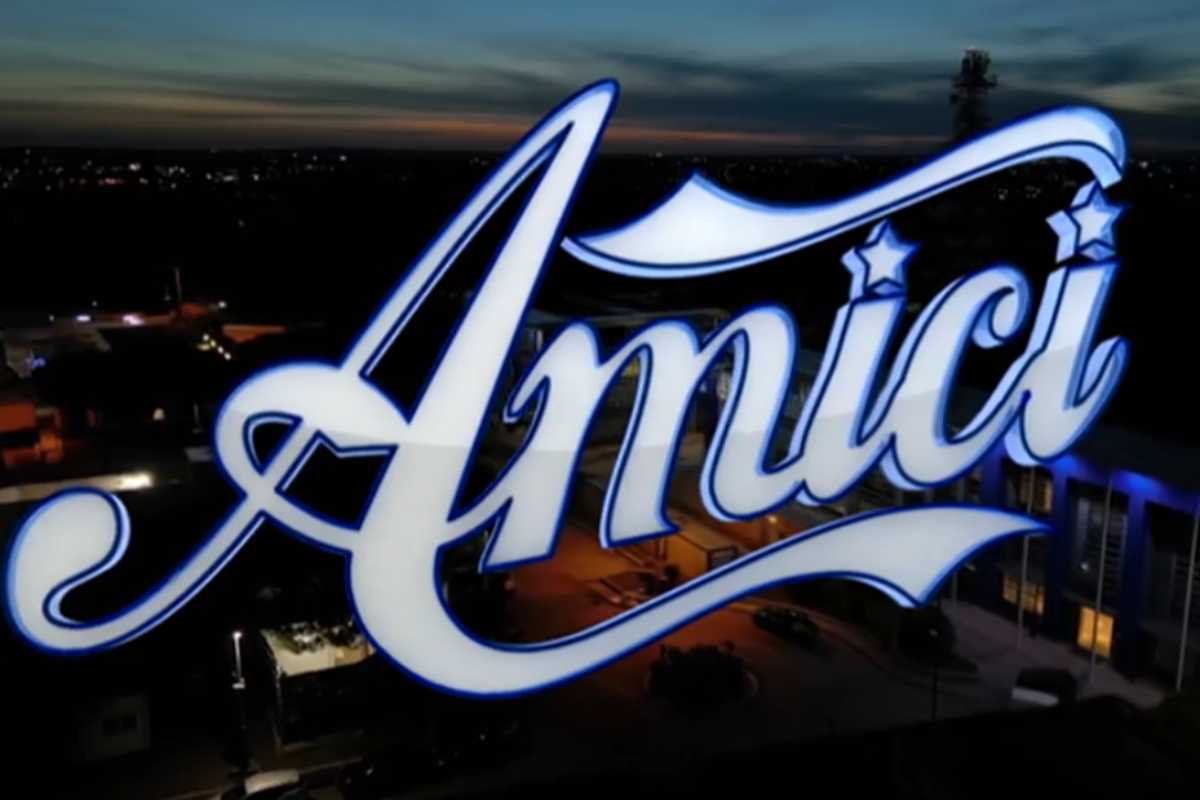 Amici ex protagonista annuncio